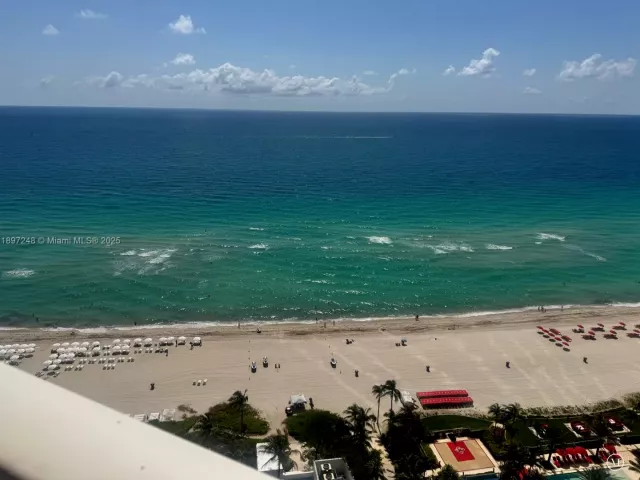 2-bedroom condo for sale in Sunny Isles Beach - 18001 COLLINS 1409 - MondialRealty