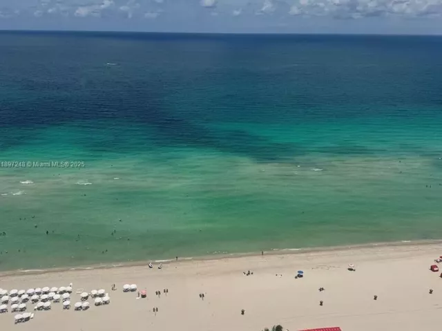 2-bedroom condo for sale in Sunny Isles Beach - 18001 COLLINS 1409 - MondialRealty