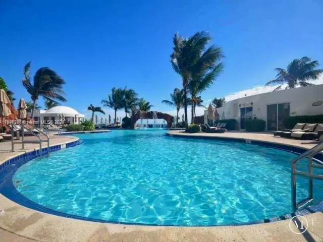 2-bedroom condo for sale in Sunny Isles Beach - 18001 COLLINS 1409 - MondialRealty