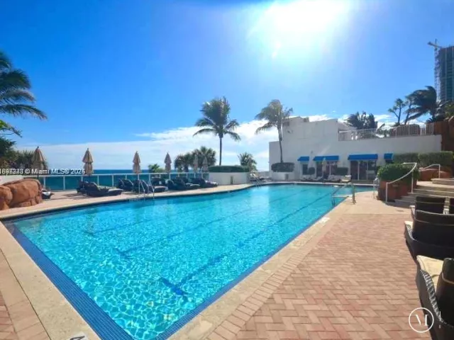 2-bedroom condo for sale in Sunny Isles Beach - 18001 COLLINS 1409 - MondialRealty