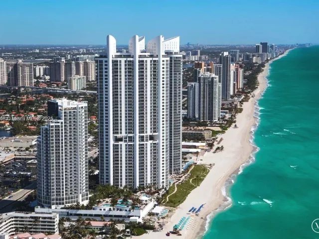 2-bedroom condo for sale in Sunny Isles Beach - 18001 COLLINS 1409 - MondialRealty