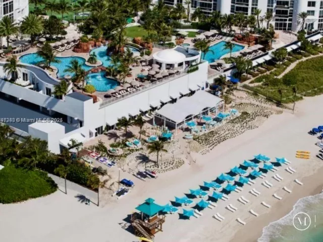 2-bedroom condo for sale in Sunny Isles Beach - 18001 COLLINS 1409 - MondialRealty