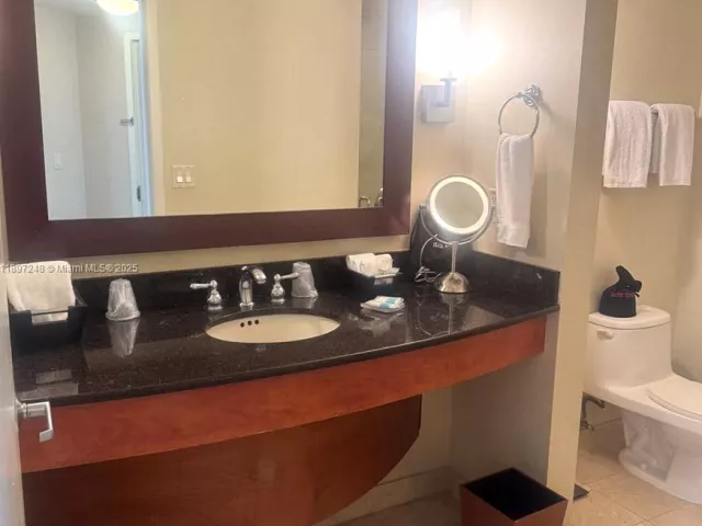 2-bedroom condo for sale in Sunny Isles Beach - 18001 COLLINS 1409 - MondialRealty