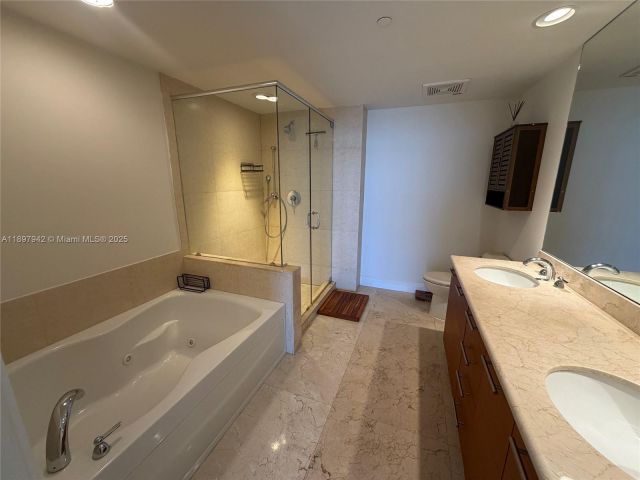 Apartment for sale  Unit #5211 - photo 6672668