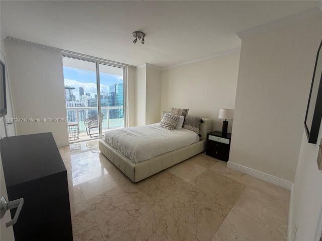 Apartment for sale  Unit #5211 - photo 6672673