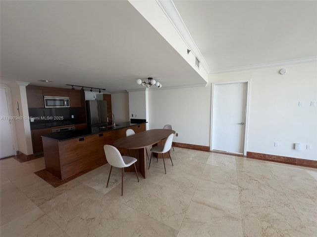 Apartment for sale  Unit #5211 - photo 6672675