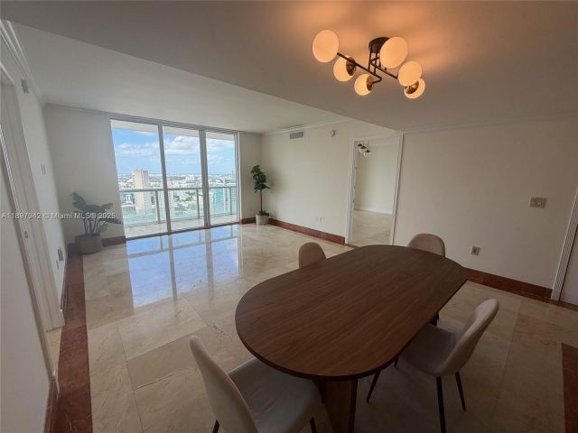 Apartment for sale  Unit #5211 - photo 6672677