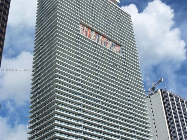 Apartment for sale  Unit #5211 - photo 6672682