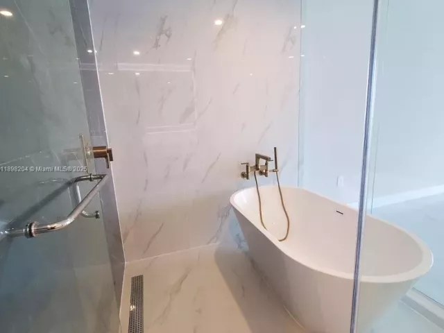 4-bedroom condo for rent in Miami - 700 NE 24th Street 1101 - MondialRealty