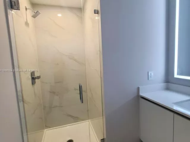 4-bedroom condo for rent in Miami - 700 NE 24th Street 1101 - MondialRealty