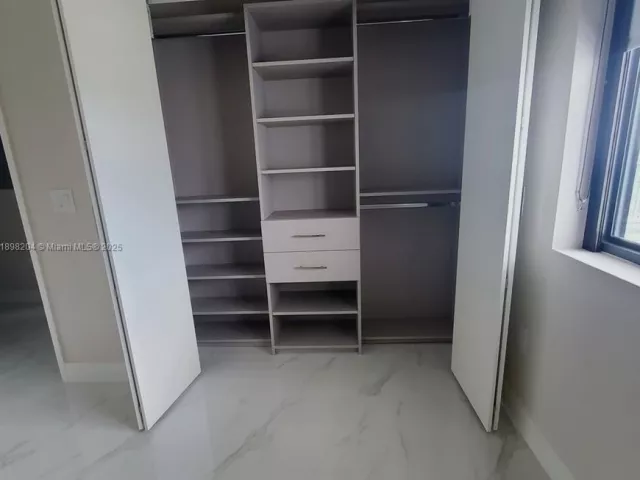 4-bedroom condo for rent in Miami - 700 NE 24th Street 1101 - MondialRealty