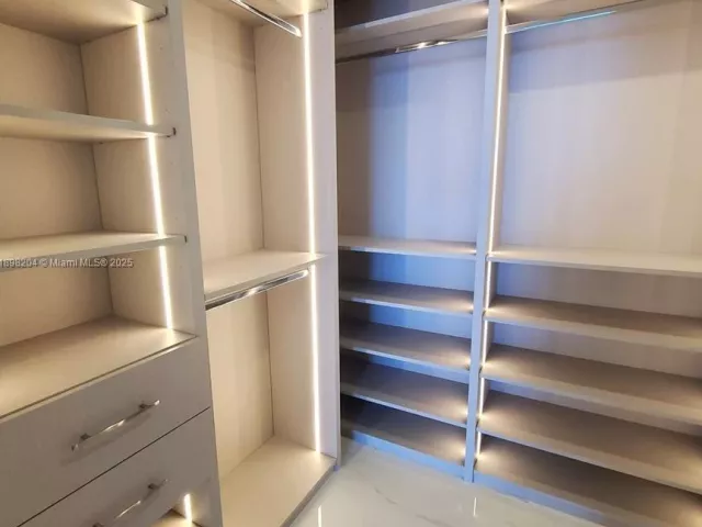 4-bedroom condo for rent in Miami - 700 NE 24th Street 1101 - MondialRealty