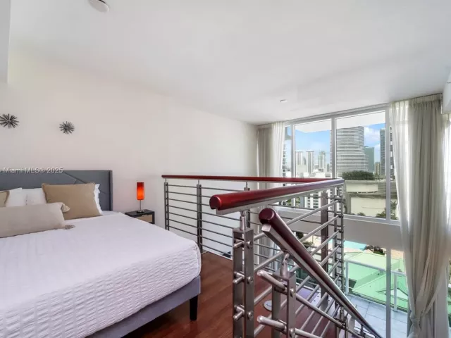1-bedroom condo for sale in Miami - 41 SE 5th St 1003 - MondialRealty