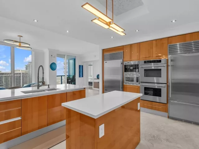 3-bedroom condo for sale in Fort Lauderdale - 333 Las Olas Way 3706 - MondialRealty