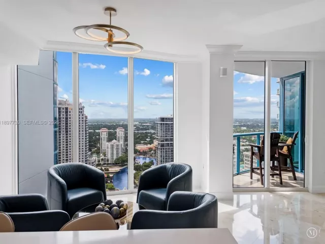 3-bedroom condo for sale in Fort Lauderdale - 333 Las Olas Way 3706 - MondialRealty