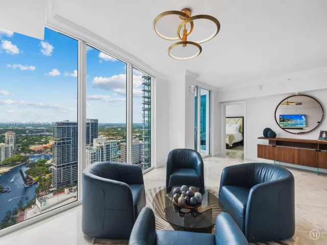 3-bedroom condo for sale in Fort Lauderdale - 333 Las Olas Way 3706 - MondialRealty