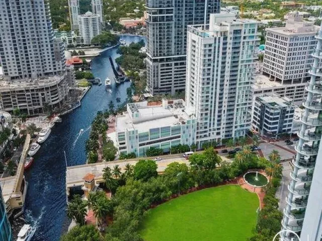 3-bedroom condo for sale in Fort Lauderdale - 333 Las Olas Way 3706 - MondialRealty