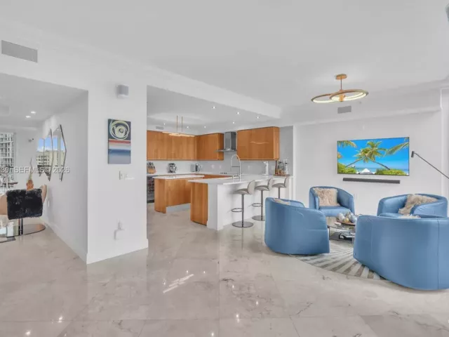 3-bedroom condo for sale in Fort Lauderdale - 333 Las Olas Way 3706 - MondialRealty