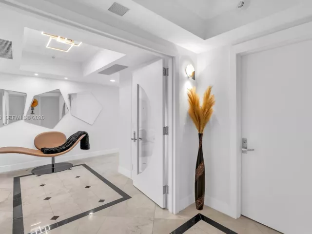 3-bedroom condo for sale in Fort Lauderdale - 333 Las Olas Way 3706 - MondialRealty