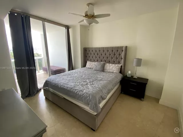 1-bedroom condo for sale in Sunny Isles Beach - 18201 Collins Ave 708 - MondialRealty