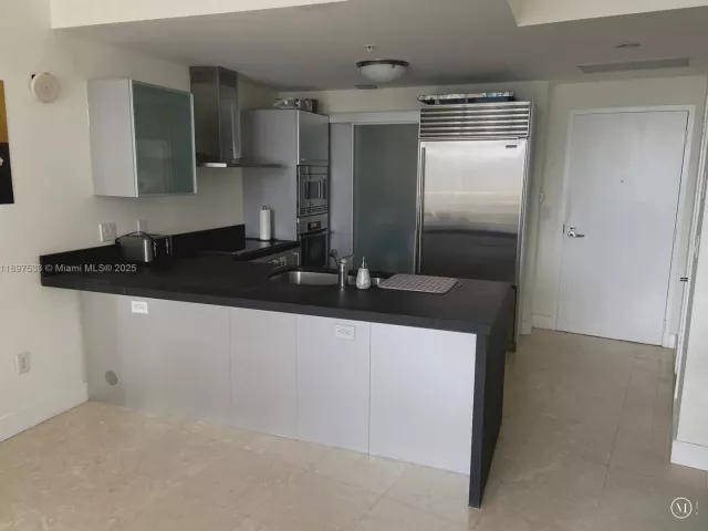 1-bedroom condo for sale in Sunny Isles Beach - 18201 Collins Ave 708 - MondialRealty