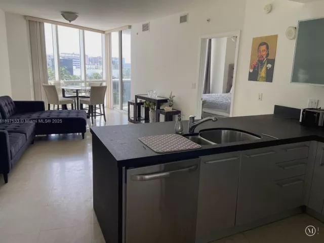 1-bedroom condo for sale in Sunny Isles Beach - 18201 Collins Ave 708 - MondialRealty