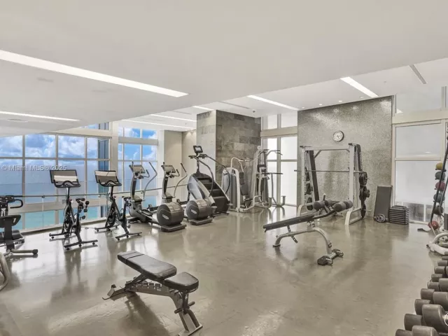 1-bedroom condo for sale in Sunny Isles Beach - 18201 Collins Ave 708 - MondialRealty