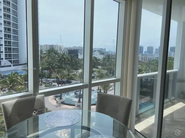 1-bedroom condo for sale in Sunny Isles Beach - 18201 Collins Ave 708 - MondialRealty