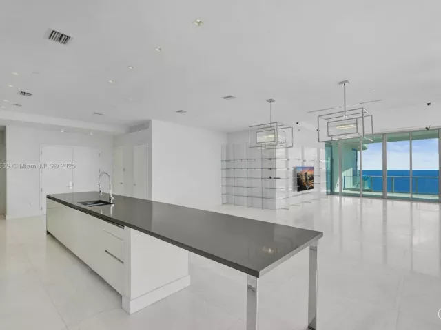 3-bedroom condo for sale in Sunny Isles Beach - 17475 Collins Ave 2302 - MondialRealty