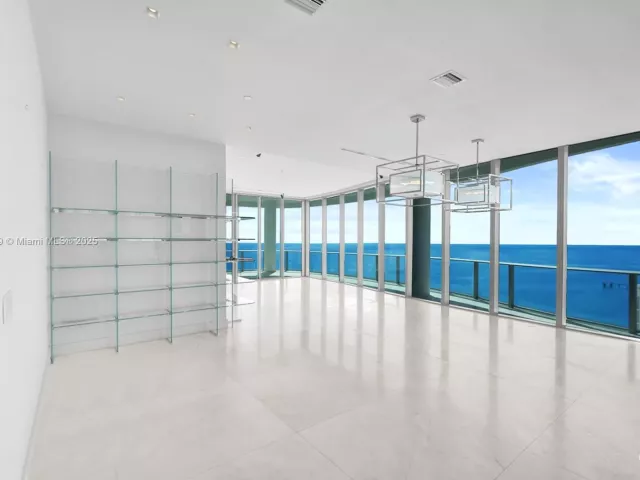 3-bedroom condo for sale in Sunny Isles Beach - 17475 Collins Ave 2302 - MondialRealty