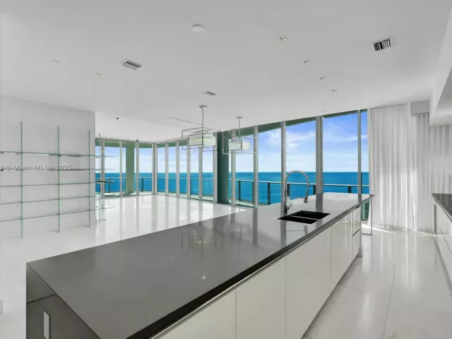 3-bedroom condo for sale in Sunny Isles Beach - 17475 Collins Ave 2302 - MondialRealty