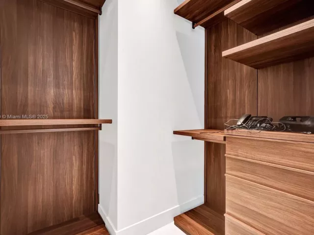 3-bedroom condo for sale in Sunny Isles Beach - 17475 Collins Ave 2302 - MondialRealty