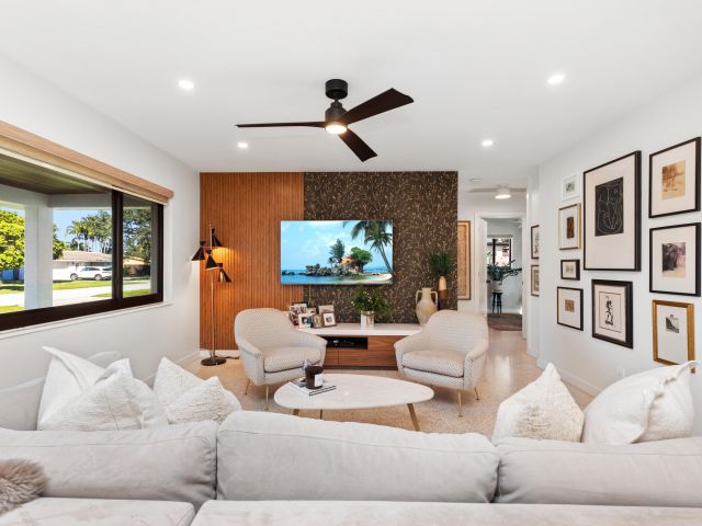 Home for sale at 500 SE 4th Street - photo 6700450