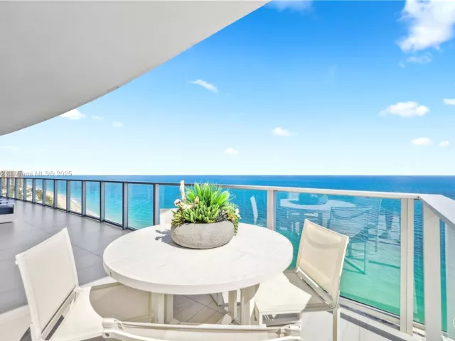 4-bedroom condo for sale in Fort Lauderdale - 2200 N Ocean Blvd S2301 - MondialRealty