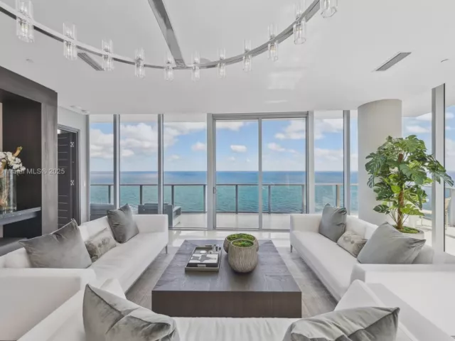 4-bedroom condo for sale in Fort Lauderdale - 2200 N Ocean Blvd S2301 - MondialRealty