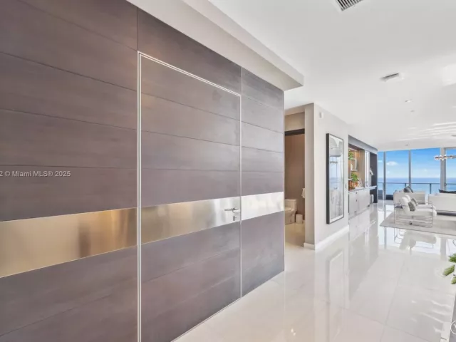 4-bedroom condo for sale in Fort Lauderdale - 2200 N Ocean Blvd S2301 - MondialRealty