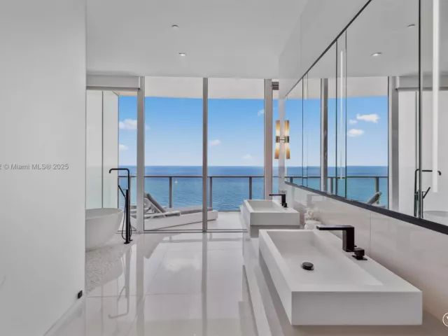 4-bedroom condo for sale in Fort Lauderdale - 2200 N Ocean Blvd S2301 - MondialRealty