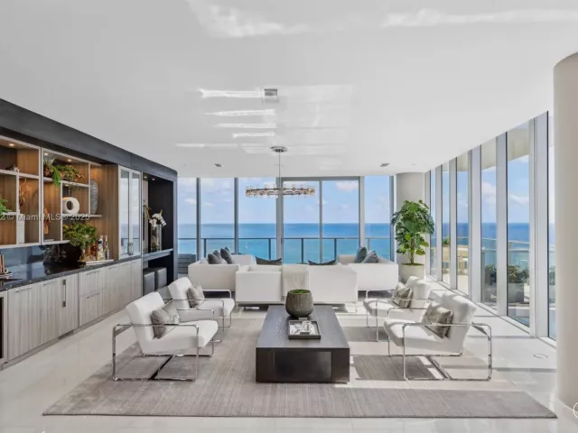 4-bedroom condo for sale in Fort Lauderdale - 2200 N Ocean Blvd S2301 - MondialRealty