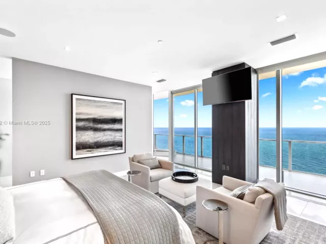 4-bedroom condo for sale in Fort Lauderdale - 2200 N Ocean Blvd S2301 - MondialRealty