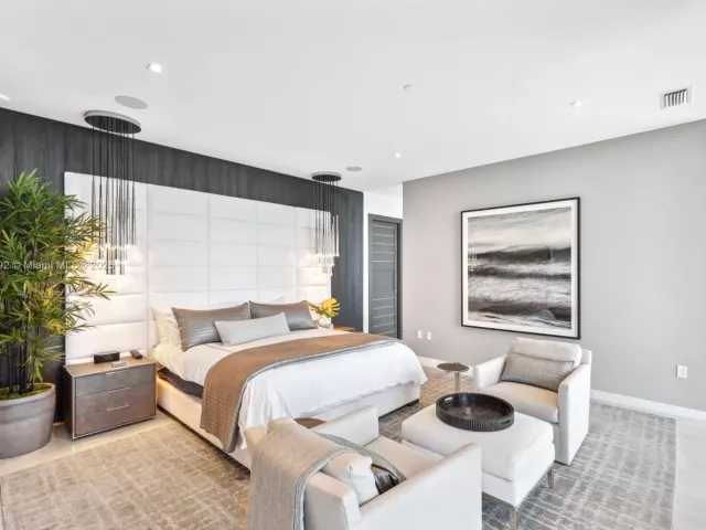 4-bedroom condo for sale in Fort Lauderdale - 2200 N Ocean Blvd S2301 - MondialRealty