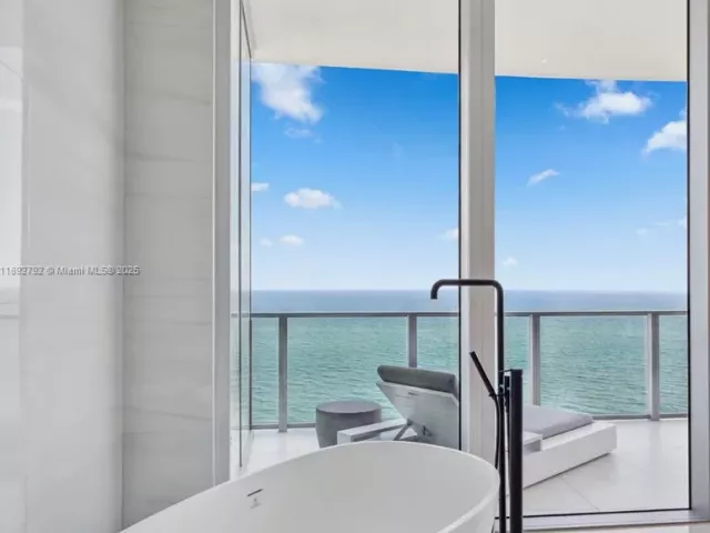 4-bedroom condo for sale in Fort Lauderdale - 2200 N Ocean Blvd S2301 - MondialRealty