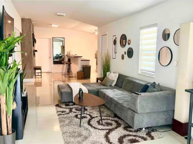 2-bedroom home for rent in Miami - 3132 NW 43rd St - MondialRealty