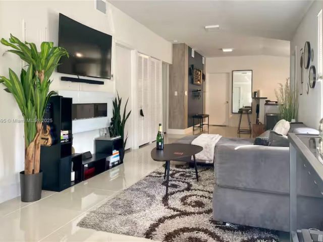 2-bedroom home for rent in Miami - 3132 NW 43rd St - MondialRealty