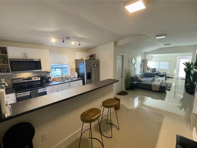 2-bedroom home for rent in Miami - 3132 NW 43rd St - MondialRealty
