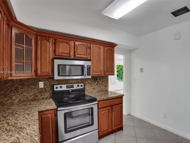 3-bedroom home for rent in Surfside - 8851 Byron Ave - MondialRealty