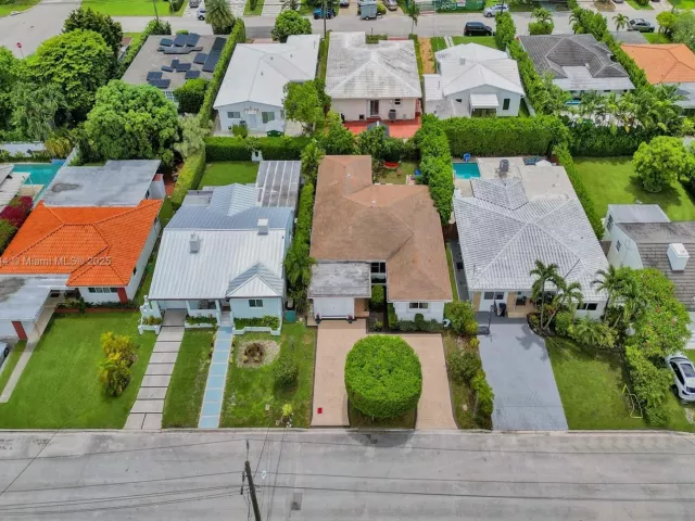 3-bedroom home for rent in Surfside - 8851 Byron Ave - MondialRealty