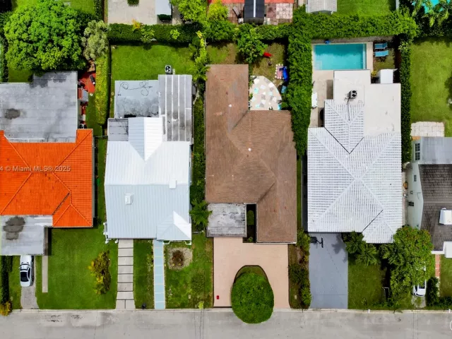 3-bedroom home for rent in Surfside - 8851 Byron Ave - MondialRealty