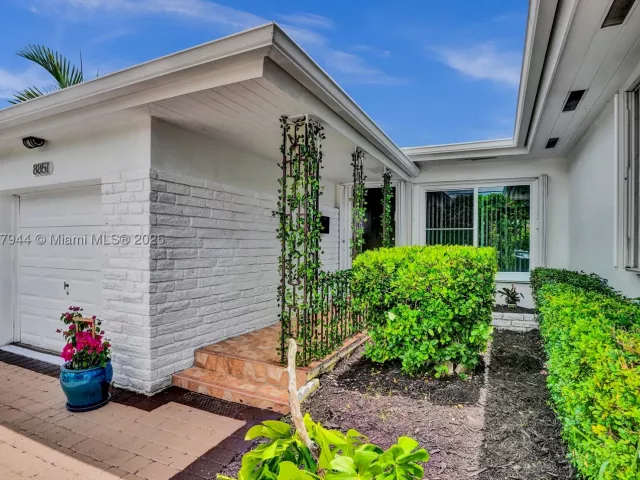 3-bedroom home for rent in Surfside - 8851 Byron Ave - MondialRealty