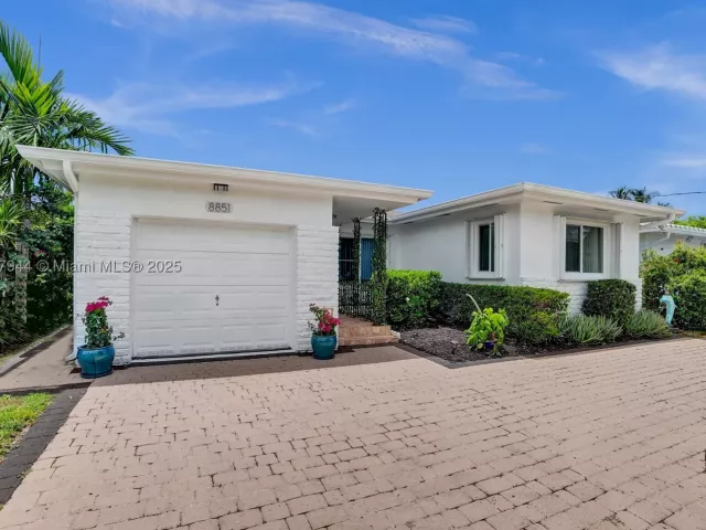 3-bedroom home for rent in Surfside - 8851 Byron Ave - MondialRealty