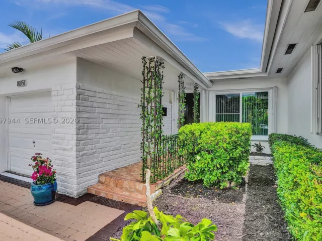 3-bedroom home for rent in Surfside - 8851 Byron Ave - MondialRealty